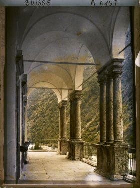 Image représentant La terrasse à l'arrière de l'église Saint-Martin