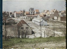 Image représentant Belgique, Ypres, Vue Générale prise des remparts de la porte de Menin vers les Halles