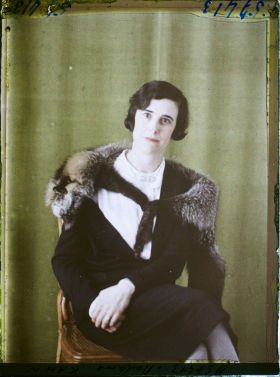 Image représentant https://musee-albert-kahn.s-museum.fr/home/NWQ2OTAwYzNmYjZlZTk1ZWQwODJmMjY4L2dlbmVyaWMtbm90aWNlLXRhYi9hdXRob3JpdHkvNjE3YTc5ZjVjZjhiODk2OGIzMzM3ZDIx/5d6900c3fb6ee95ed082f268/generic-notice-tab/authority/617a79ebcf8b8968b333704d Madame Maurice Kahn