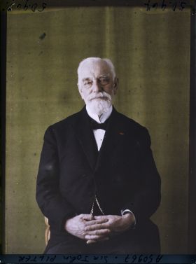 Image représentant Sir  https://musee-albert-kahn.s-museum.fr/home/NWQ2OTAwYzNmYjZlZTk1ZWQwODJmMjY4L2dlbmVyaWMtbm90aWNlLXRhYi9hdXRob3JpdHkvNjE3YTc5ZjVjZjhiODk2OGIzMzM3ZDIx/5d6900c3fb6ee95ed082f268/generic-notice-tab/authority/617a79ebcf8b8968b33375a5 John Pilter