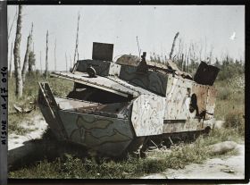 Image représentant France, Tank Allemand près de la ferme du Choléra