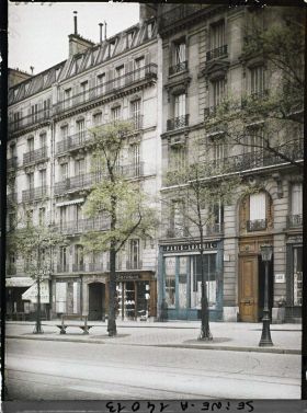 Image représentant Immeubles (désertés?) avenue de Wagram, au niveau du numéro 42