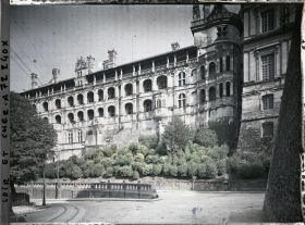 Image représentant La façade des loges, du château