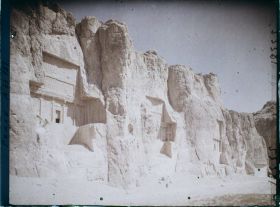 Image représentant Ensemble de tombeaux des souverains achéménides et bas-reliefs sassanides