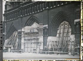 Image représentant Portails de Notre-Dame de Paris protégée contre les bombardements