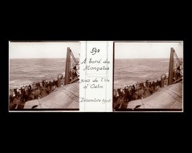 Image représentant Passagers massés au bastingage du pont arrière