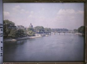 Image représentant Le pont des Arts et l'Institut de France quai de Conti, vus du Pont-Neuf