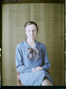 Image représentant https://musee-albert-kahn.s-museum.fr/home/NWQ2OTAwYzNmYjZlZTk1ZWQwODJmMjY4L2dlbmVyaWMtbm90aWNlLXRhYi9hdXRob3JpdHkvNjE3YTc5ZjVjZjhiODk2OGIzMzM3ZDIx/5d6900c3fb6ee95ed082f268/generic-notice-tab/authority/617a79ebcf8b8968b3336ed7 Mademoiselle Hannevart