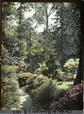 Image représentant Chemin du " village japonais " proche de la porte ouvrant sur le " sanctuaire japonais "