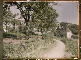Image représentant France, Gourdon (Lot), Un coin de la ville, la tour de l'Eglise des Cordeliers