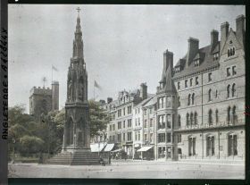Image représentant Le monument aux évêques sur St Giles street