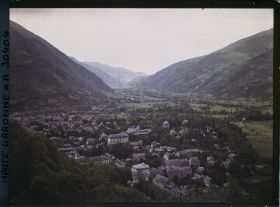 Image représentant France, Bagnères de Luchon, Vallée de Luchon : panorama pris de la Chaumière