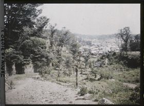 Image représentant vue vers une ville (Nagasaki ?)