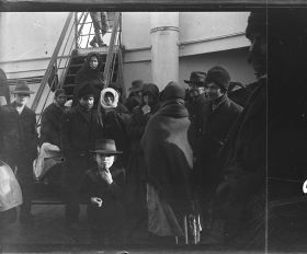 Image représentant Emigrants des 3emes classes sur l'entrepont