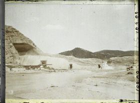 Image représentant Vue du barrage de l'Habra en aval, pris depuis le milieu du fleuve