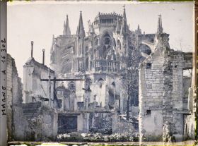 Image représentant France , Reims, Vue sur l'abside de la Cathédrale