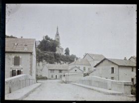 Image représentant Vue sur l'église prise depuis la rue des Ponts