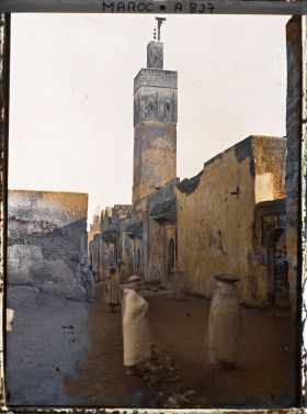 Image représentant Une rue et une mosquée dans le quartier des jardins clos de Lalla Mina
