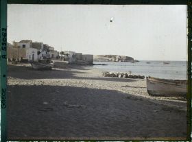 Image représentant Maisons du bord de mer, un bateau sur la plage