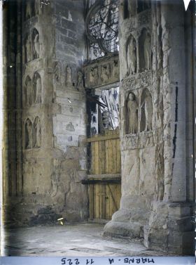 Image représentant Le porche gauche de la cathédrale