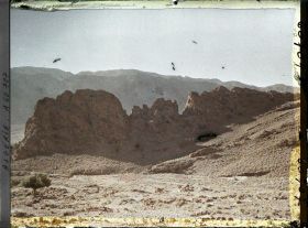 Image représentant La piste. Paysage à la fin de la descente de la première chaîne de montagne