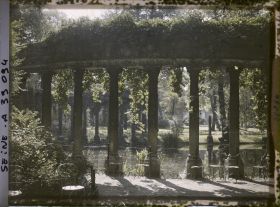 Image représentant Colonnade dans le parc Monceau, la Naumachie