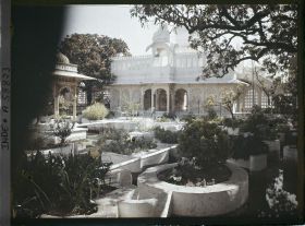 Image représentant Bassin-jardin du palais flottant de Jag Niwas ou de Jag Mandir sur le lac Pichola