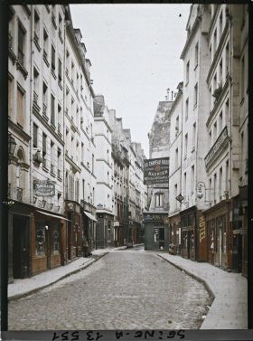 Image représentant L'actuelle place du bataillon français de l'ONU en Corée, ancienne rue de l'Hôtel de ville, au numéro 56