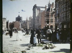 Image représentant Belgique, Louvain, Place du Marché un jour de marché