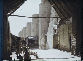 Image représentant Mur extérieur de la mosquée fortifiée d'Ali, échoppes