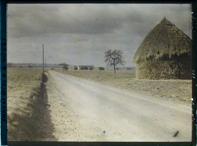 Image représentant France, Les Clayes, La route de Neaupble le Château