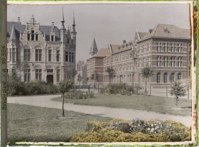 Image représentant Belgique, Ypres, Boulevard Malou et Pensionnat des Dames de Rousbugge