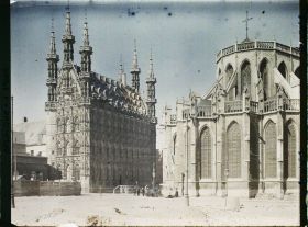 Image représentant Belgique, Louvain, Hôtel de Ville réparé et abside de St Pierre