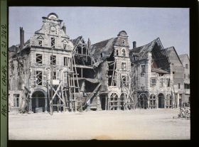 Image représentant France, Arras, Grande Place : Maisons espagnoles échafaudées