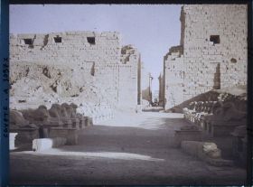 Image représentant Entrée ouest du temple d'Amon-Râ