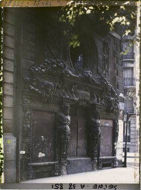 Image représentant Porte de l'hôtel de Fieubet à l'angle du quai des Célestins et de la rue du Petit-Musc