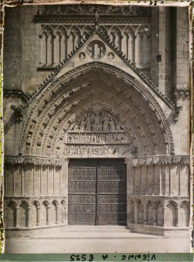 Image représentant Le portail central de la cathédrale Saint-Pierre
