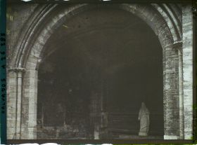 Image représentant Le porche du prieuré