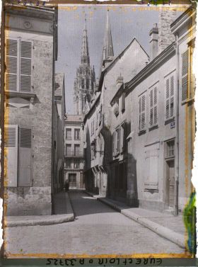 Image représentant La cathédrale vue depuis le 2 de la rue Saint-Martin