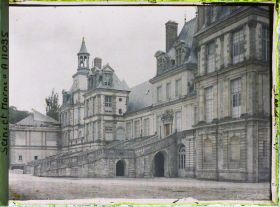 Image représentant France, Fontainebleau, Palais de Fontainebleau, Vue extérieure