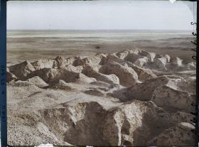 Image représentant Les ruines au pied de la Ziggourat Bit-Zida
