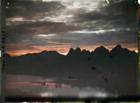 Image représentant Le soleil couchant sur les Rochers de Ky-lu'a