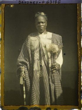 Image représentant Buste du roi Agouloyé (Nagô) et les insignes de pouvoirs