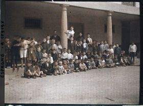 Image représentant Espagne, Oviedo, Les Gosses de l'Ecole de Santullano (beaucoup de blonds rubios)