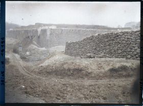 Image représentant La démolition des fortifications (à la porte d'Auteuil ?)
