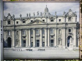 Image représentant Vue rapprochée de la basilique Saint Pierre