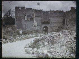 Image représentant France, Coucy le Château, La Porte de Laon vue de l'intérieur