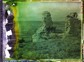 Image représentant France, Mousson, Panorama pris de Mousson vers Pont à Mousson, la forêt de Puvenel, au 1er plan, ruines de l'ancien Château