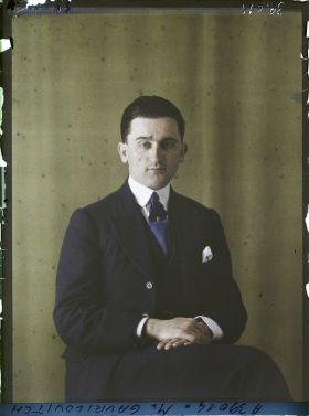 Image représentant https://musee-albert-kahn.s-museum.fr/home/NWQ2OTAwYzNmYjZlZTk1ZWQwODJmMjY4L2dlbmVyaWMtbm90aWNlLXRhYi9hdXRob3JpdHkvNjE3YTc5ZjVjZjhiODk2OGIzMzM3ZDIx/5d6900c3fb6ee95ed082f268/generic-notice-tab/authority/617a79ebcf8b8968b3336d8d Monsieur Gavrilovitch