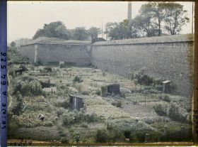 Image représentant Les jardins ouvriers aux pieds des fortifications, à la porte d'Ivry